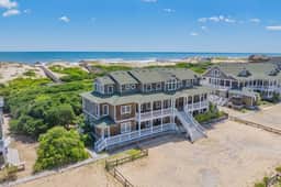 LuxStayUSA | Hemingway Oceanfront – 4x4 OBX