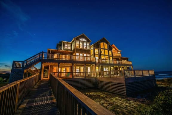 LuxStayUSA | Hemingway Oceanfront – 4x4 OBX