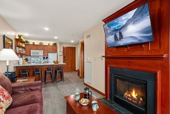 LuxStayUSA | Poolview Serenity(AS 326)